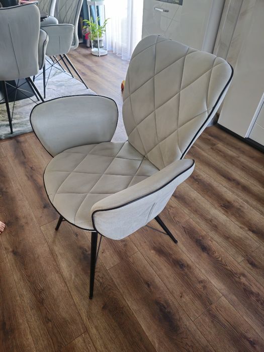 Столове и пейка в цвят мента