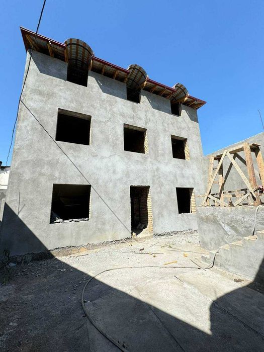 Продается дом на  Сергели Узгариш, построен в 3 уровня