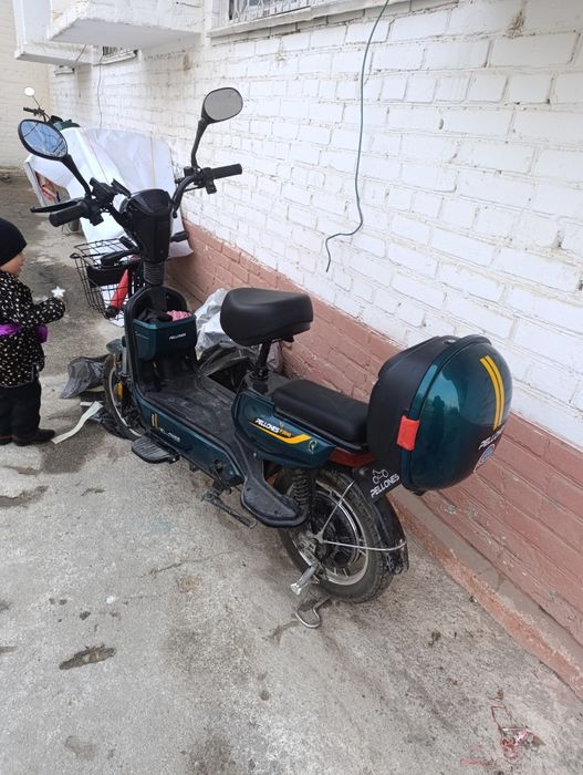 Elektroskuter sotiladi