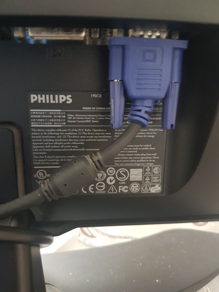 Vand monitor Philips 19c