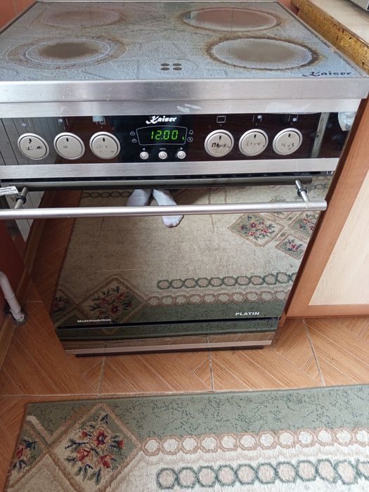 Газовая плита электрическая и вытяжка