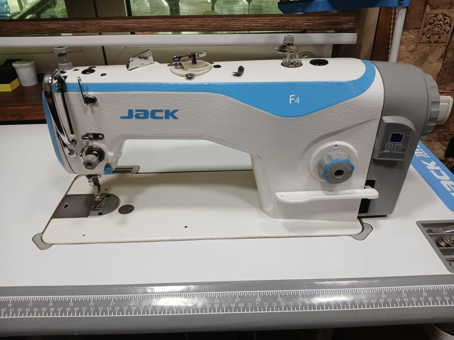 Тикув машинаси сотилади.