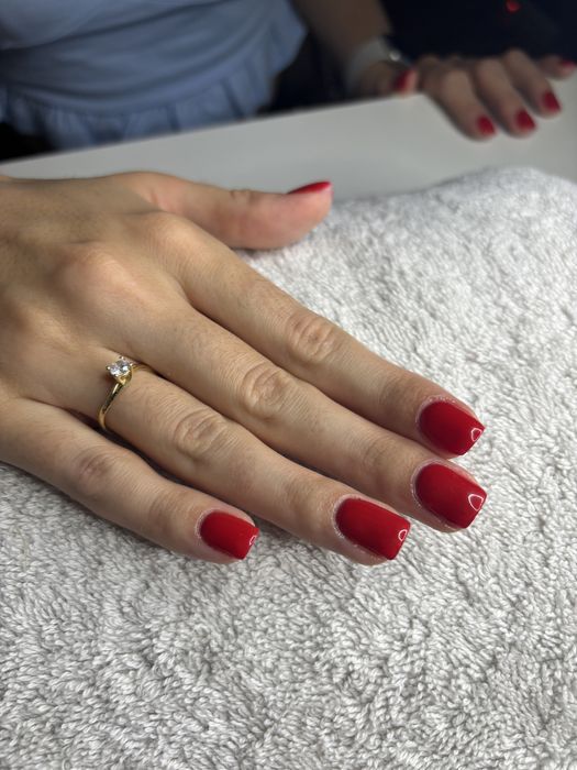 Manichiură cu ojă semipermanentă