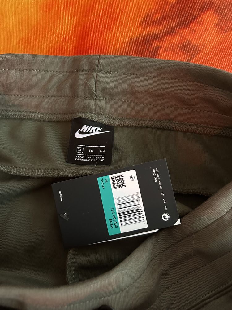 Compleu Nike tech fleece verde nou nout LIVRARE GRATUITA