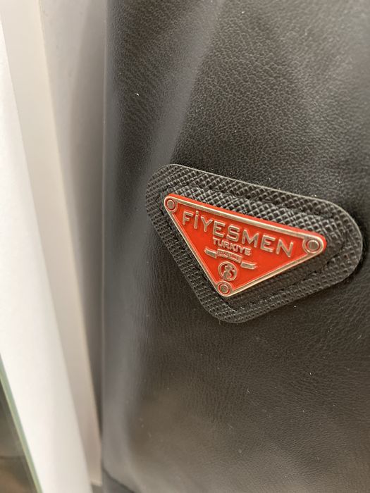 Vand geaca de barbati lunga.