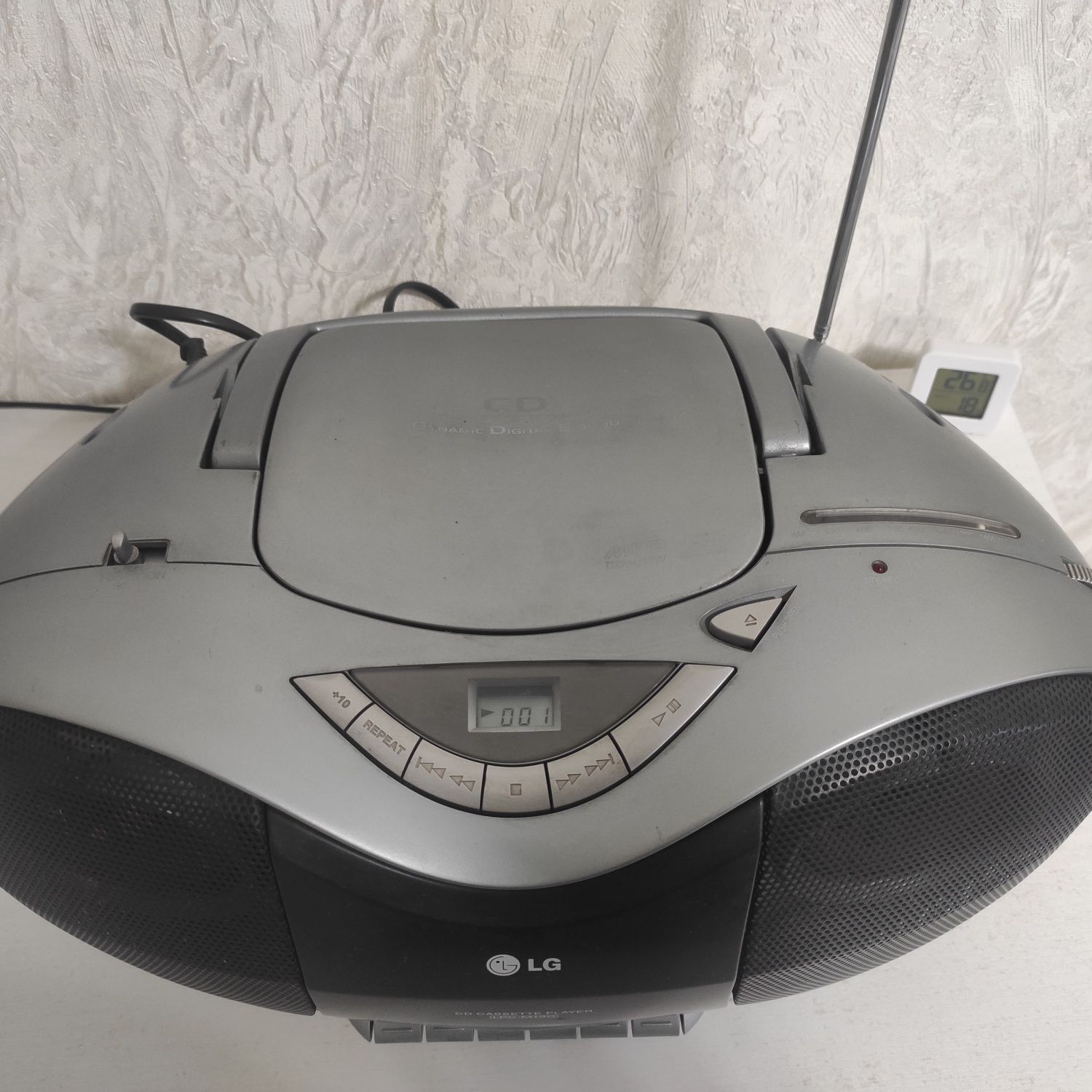 Продам CD player LG