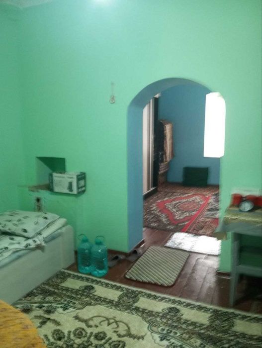 Продаётся 2-комнатный домик с участком 2 сотки массив Заря цена 13000$