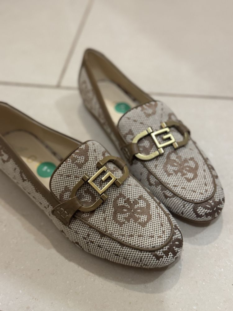 Обувки GUESS чисто нови с етикет