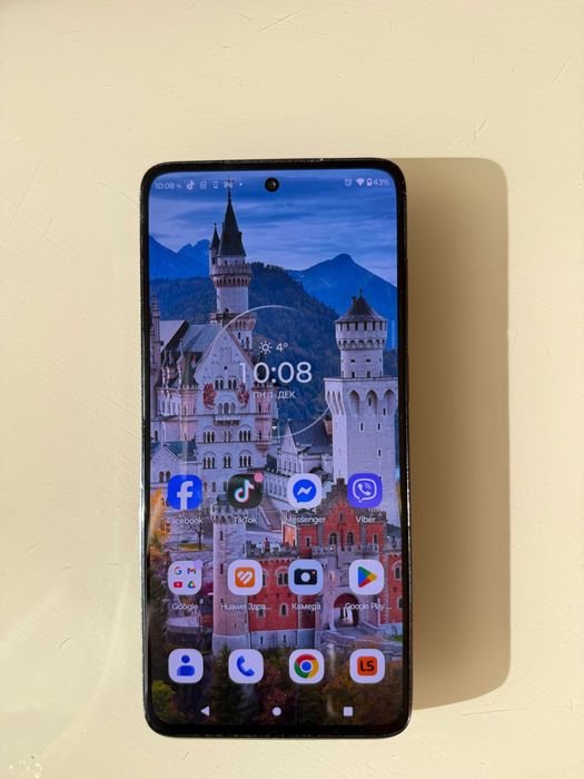 Продавам Motorola 82g