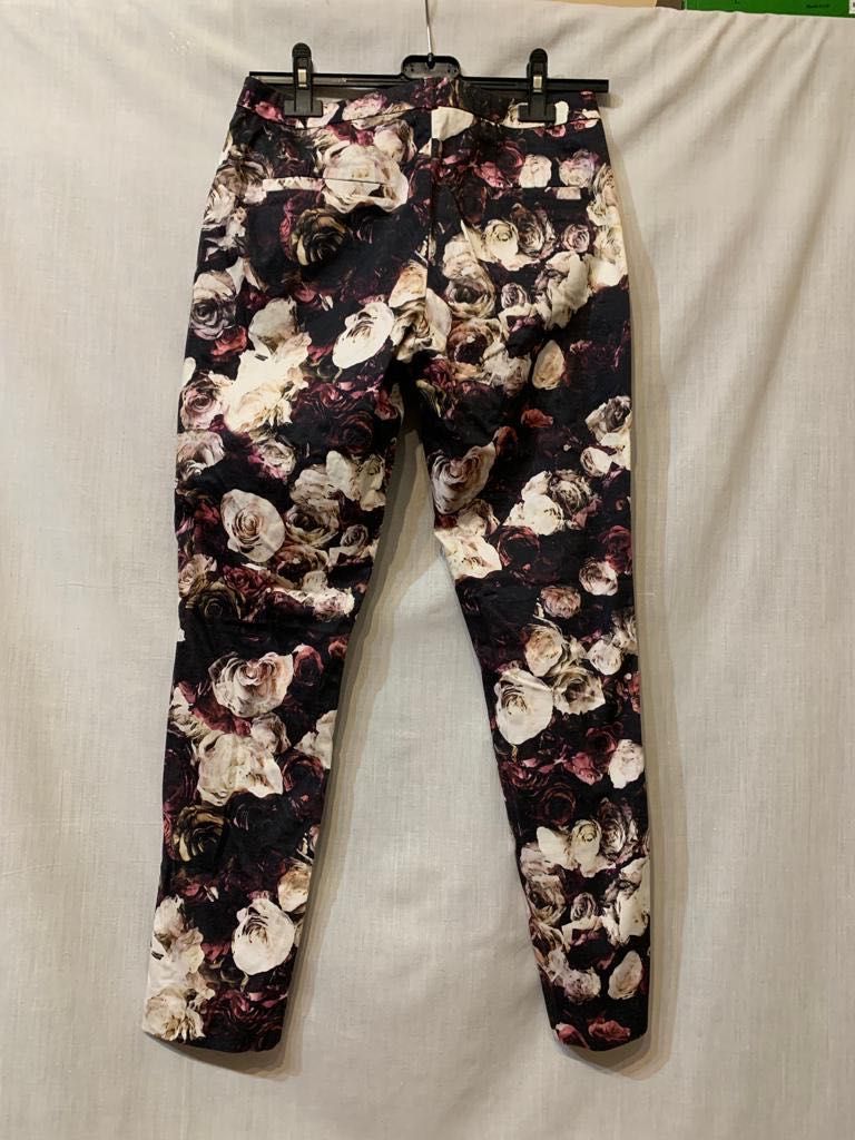 Pantaloni model floral Mohito