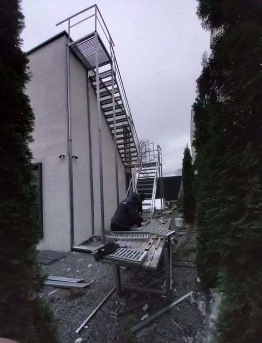 Scara metalica zincata exterioara pt  casa , beci și incendiu ISU