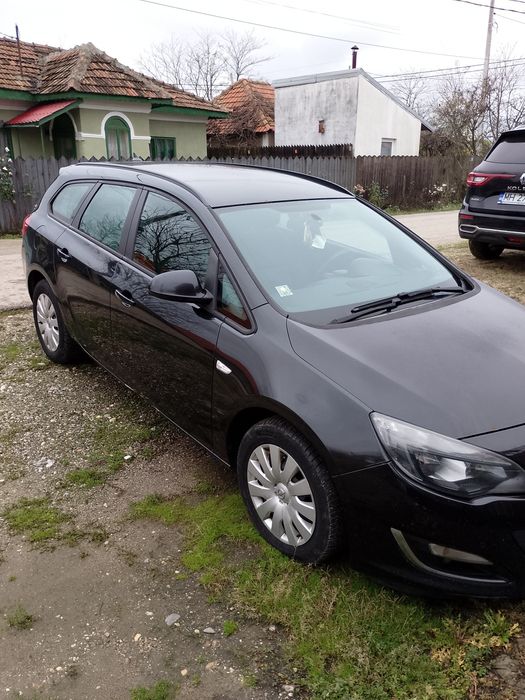 Vind Opel Astra j sports tourar eco flex 1, 7 131cp,an fab2013,2850neg