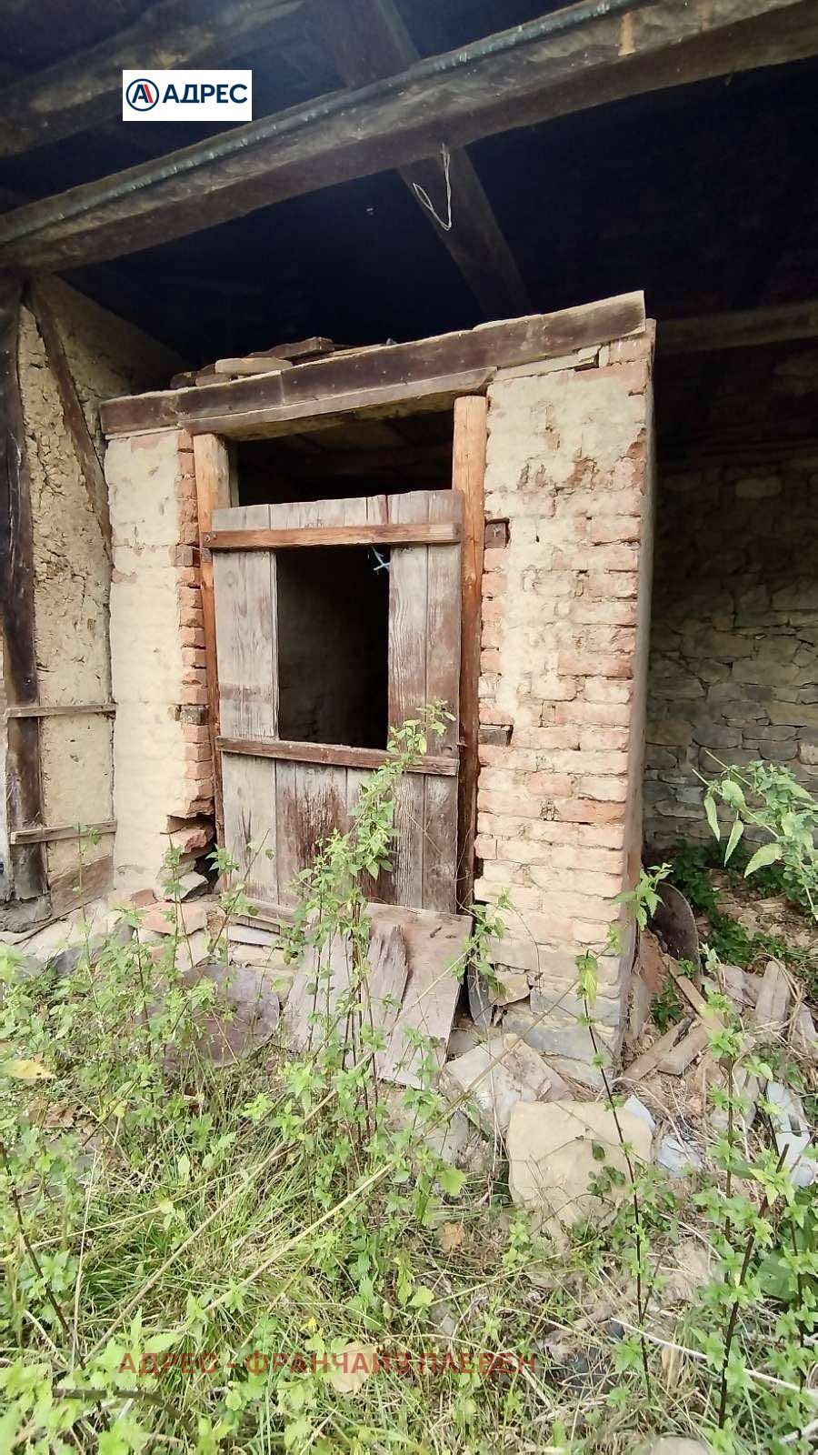 Къща в Ловеч, област-с.Горно Трапе площ 140 цена 17895