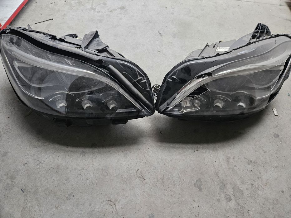 Vând faruri stânga dreapta Mercedes cls