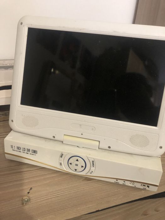 Видеорегистратор с монитором