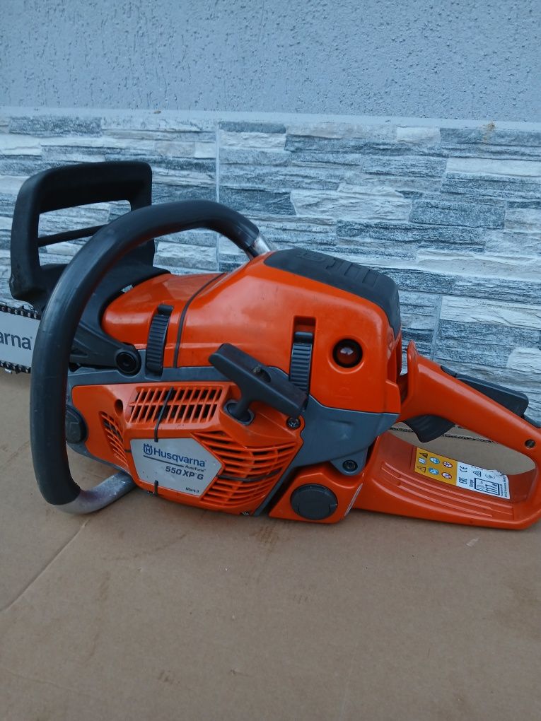 Drujbă Huspvarna 550 xpg cu încălzire în mâner impecabilă