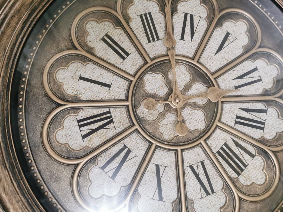 Уникален стенен часовник