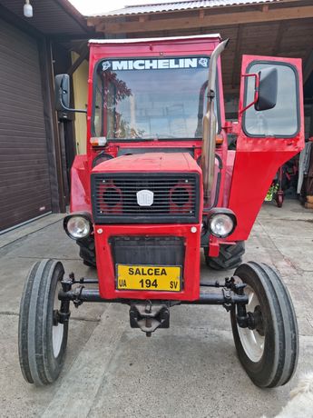 Tractor  UTB 445