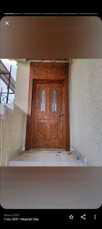 ușă intrare din cireș masiv sculptată manual