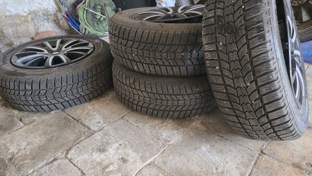 Vând un set roti de iarna de 16 inchi pentru renault