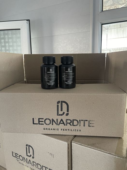 Леонардит. В продаже органическое удобрение, стимулятор роста корней.