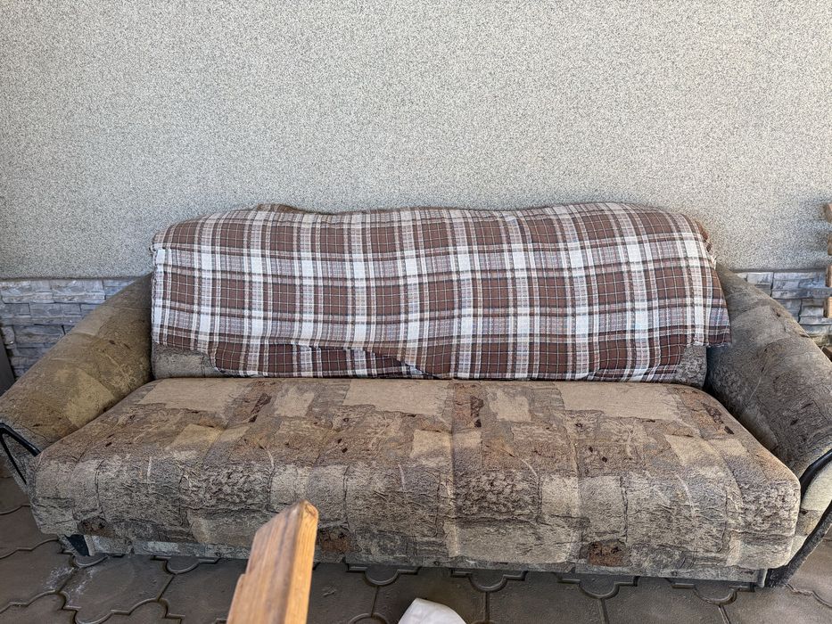 Продам старый диван