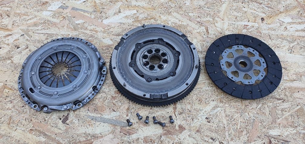Kit ambreiaj/Volantă Mondeo MK4/Ford S-max/Astra H 1.7 D/Passat B6 BMM