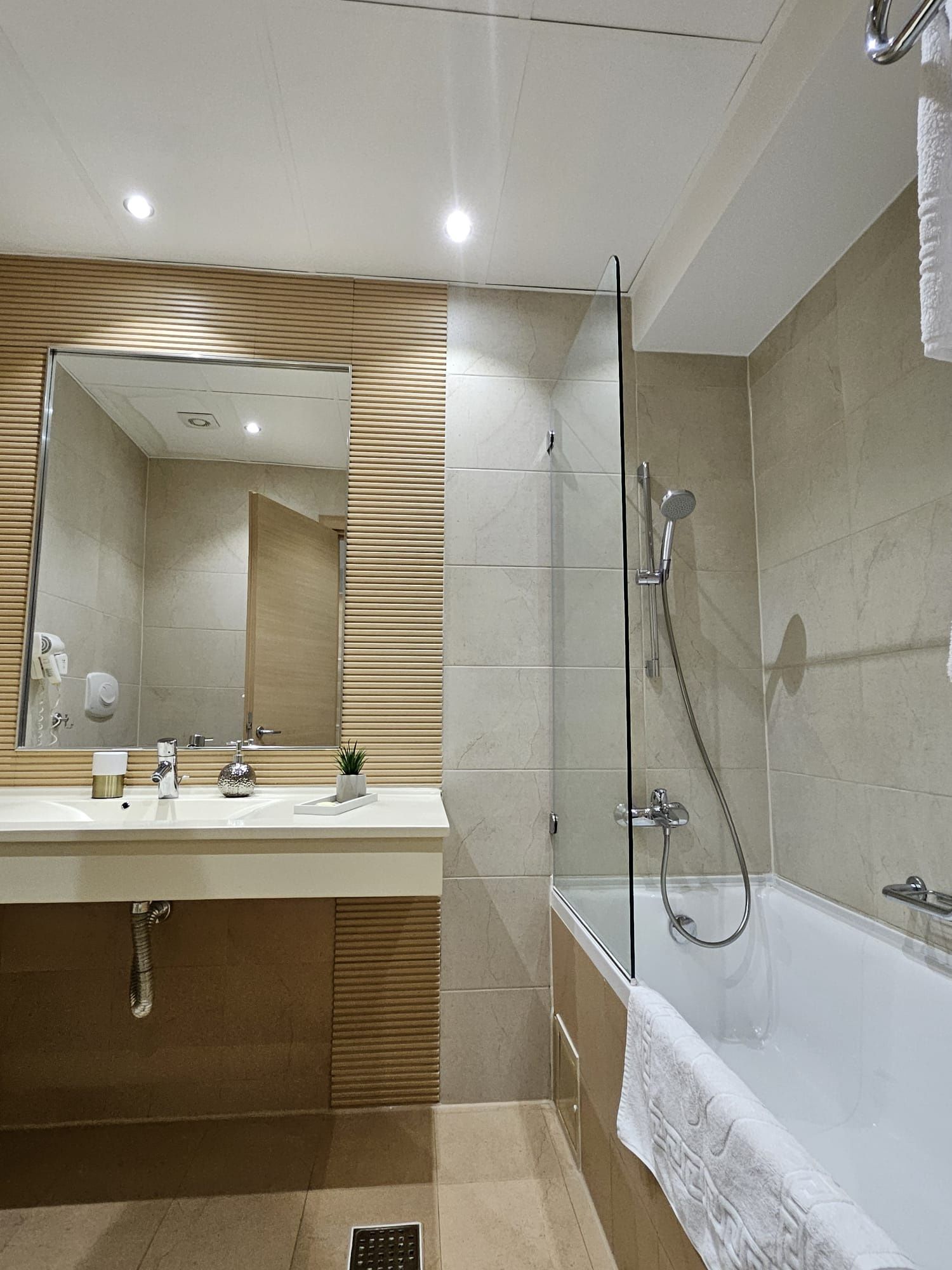 Regim hotelier NON-STOP