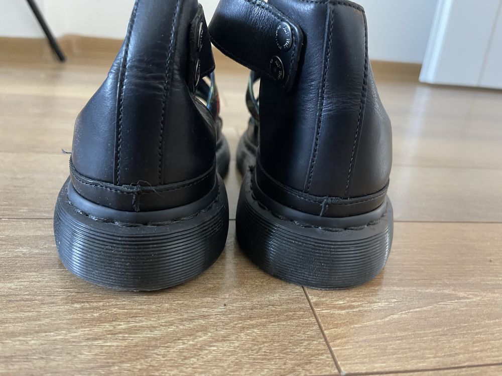 Кожени сандали Dr. Martens