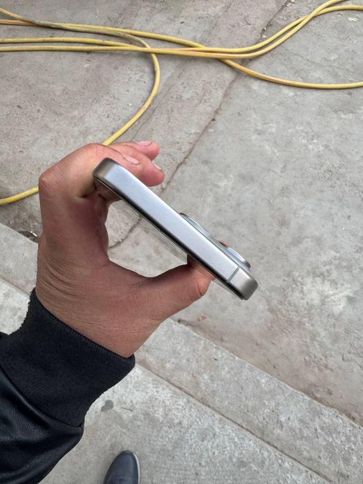 Iphone 15 pro max. Natural titan rangda