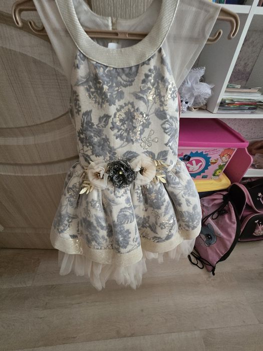 Продам платье для девочки