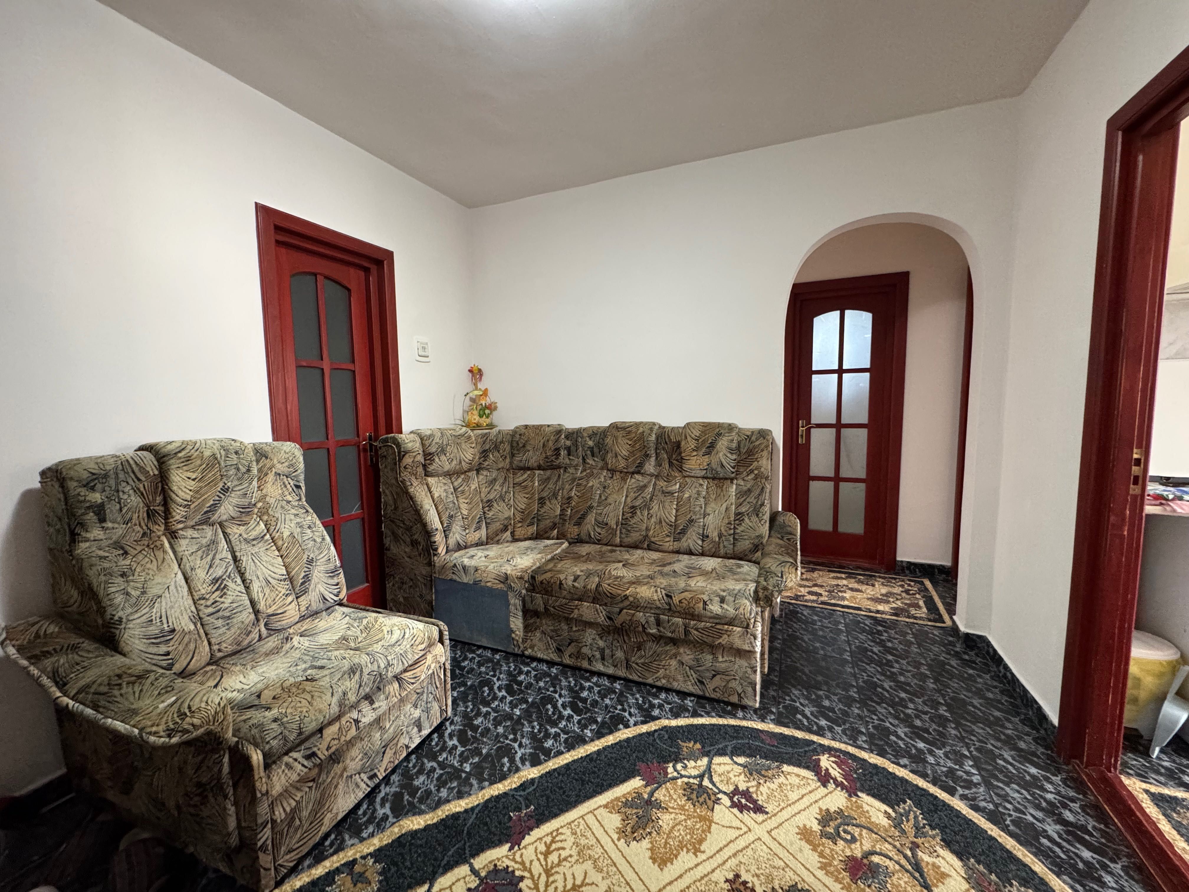 Închiriez apartament mobilat - 3 camere in Precista