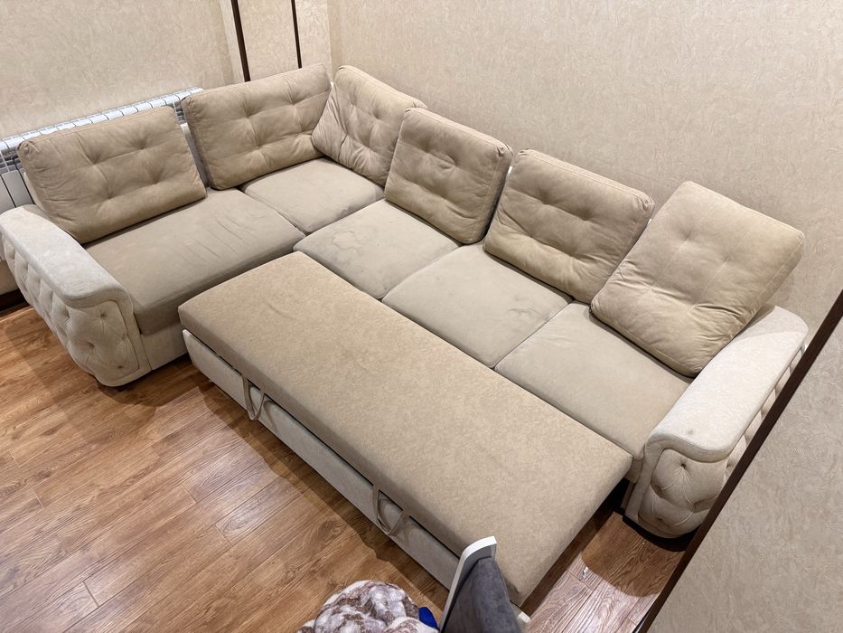 Продаю удобный и аккуратный диван в хорошим состоянии.