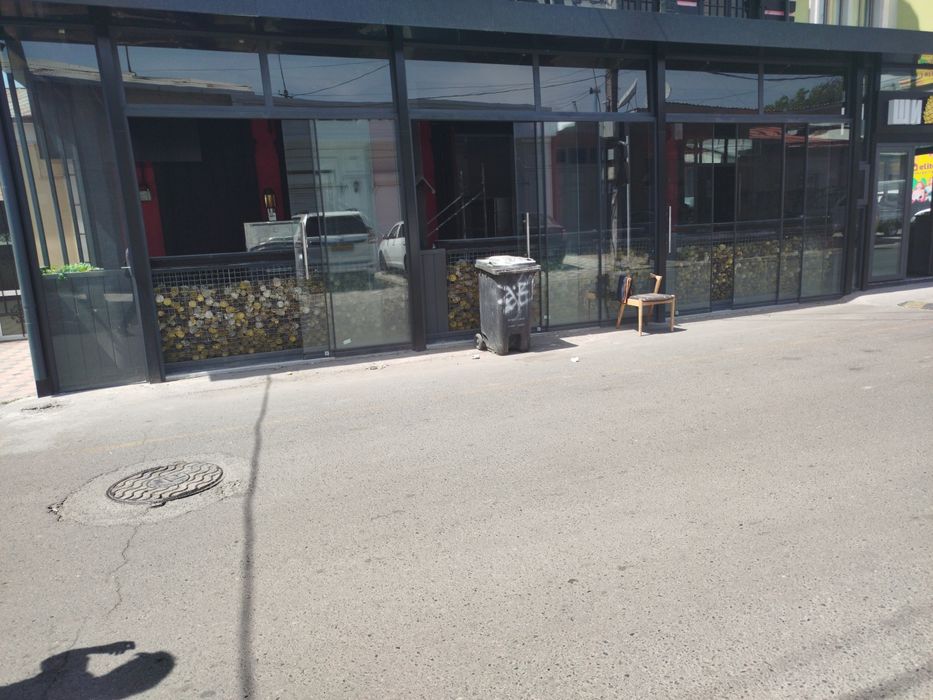 Оклейка тонировка по зданию и офиса солнце защитная