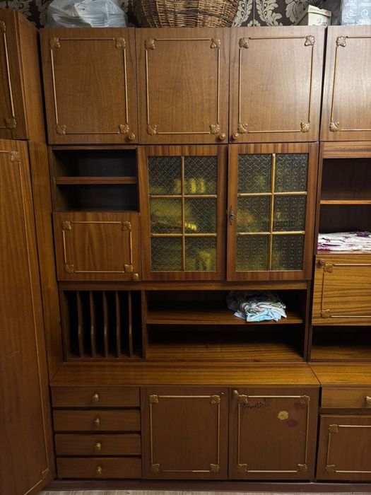 Стенка в классическом стиле, СССР (орех, натуральный шпон)