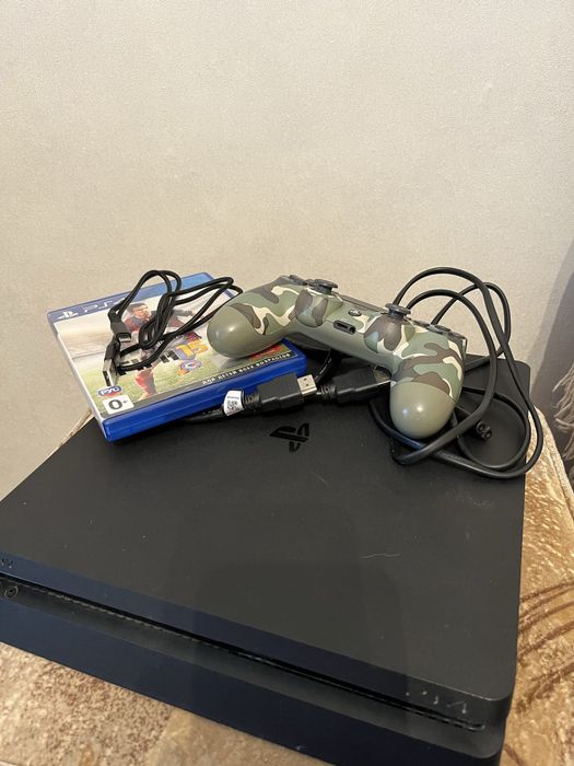 Продам PlayStasion 4 slim