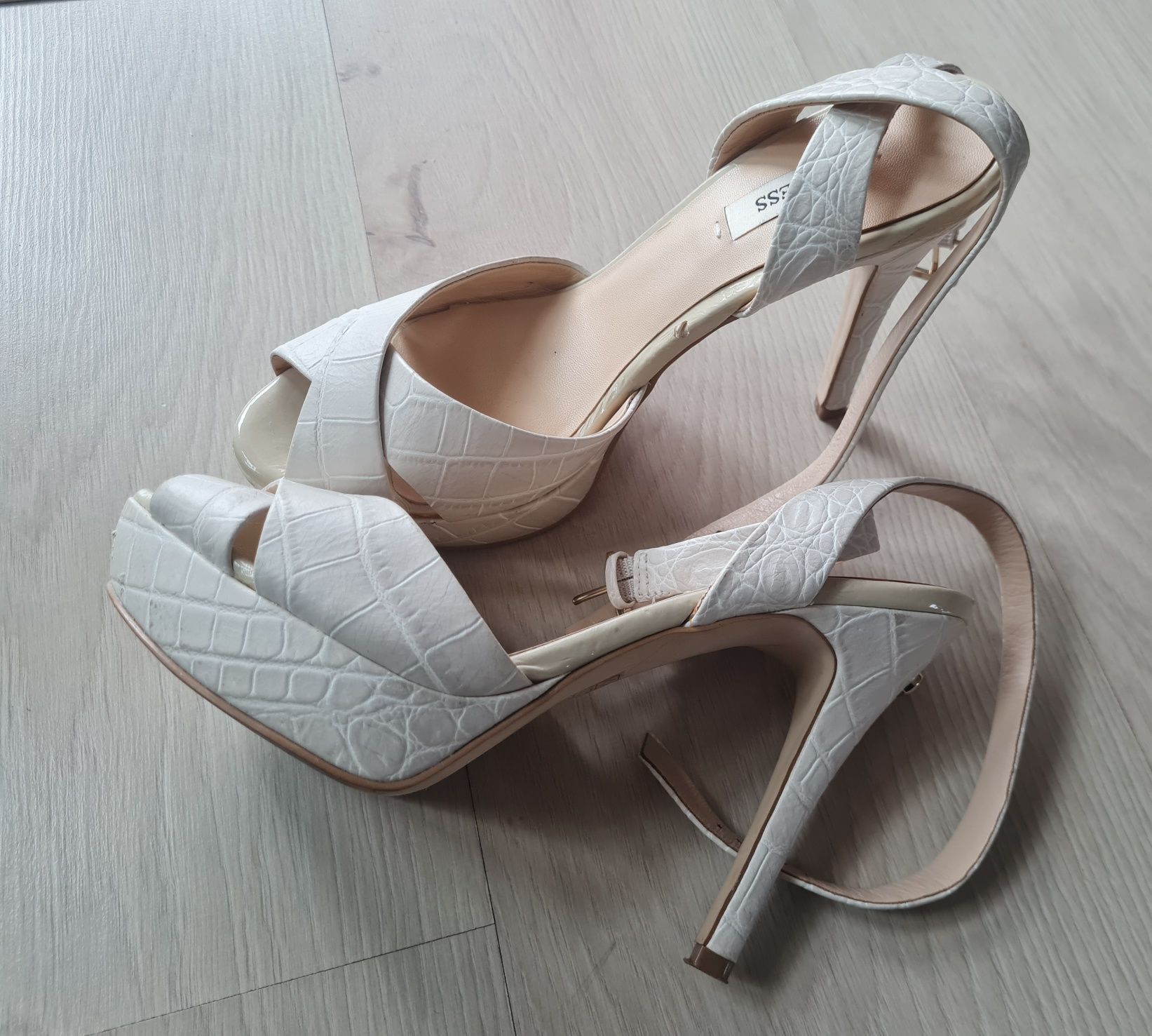 Sandale elegante Guess - mărimea 37