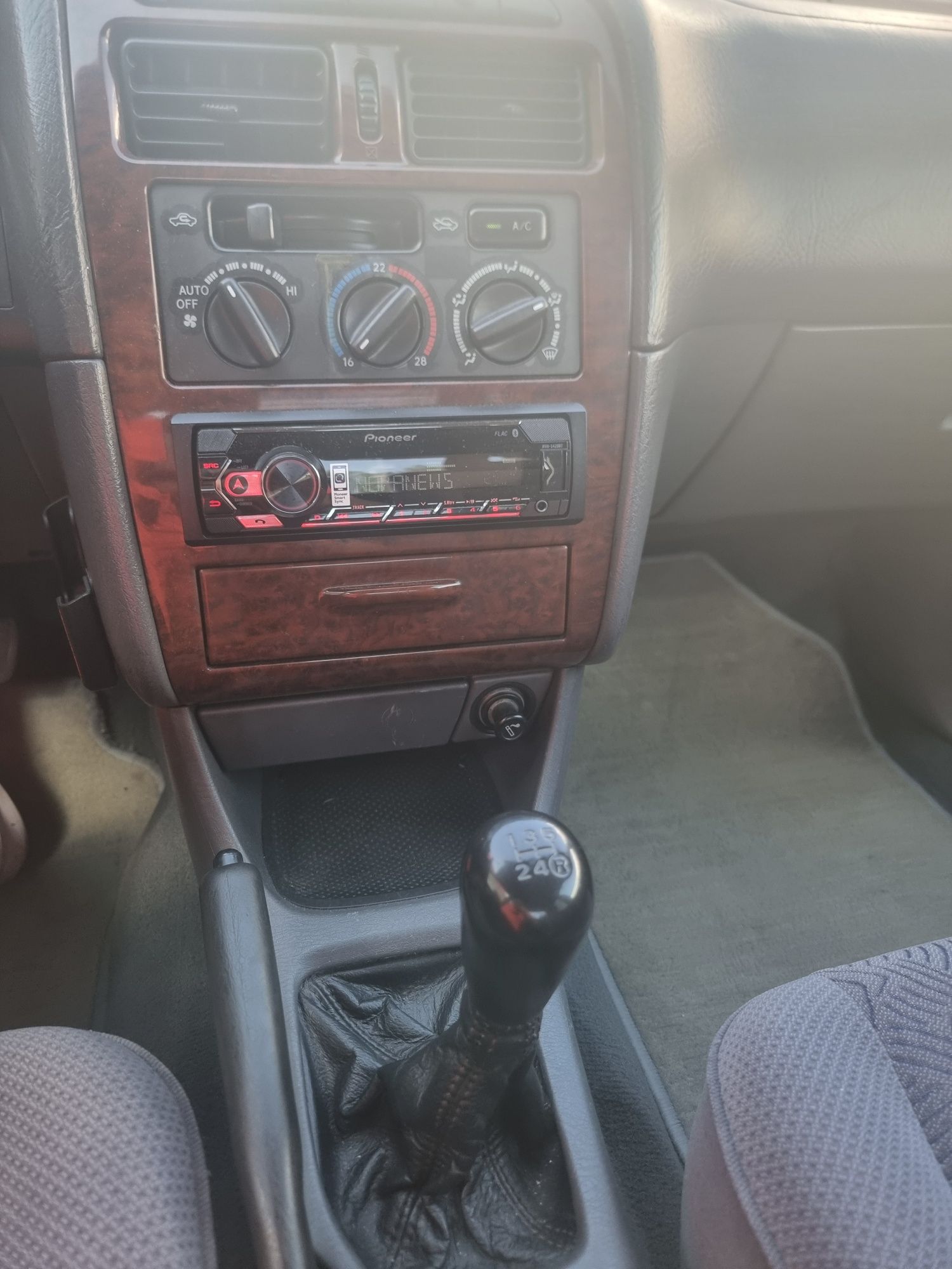 Тойота Авенсис 2.0