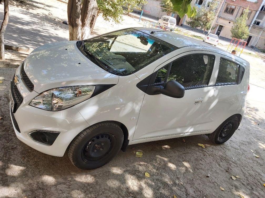 Продаю Chevrolet spark 2020