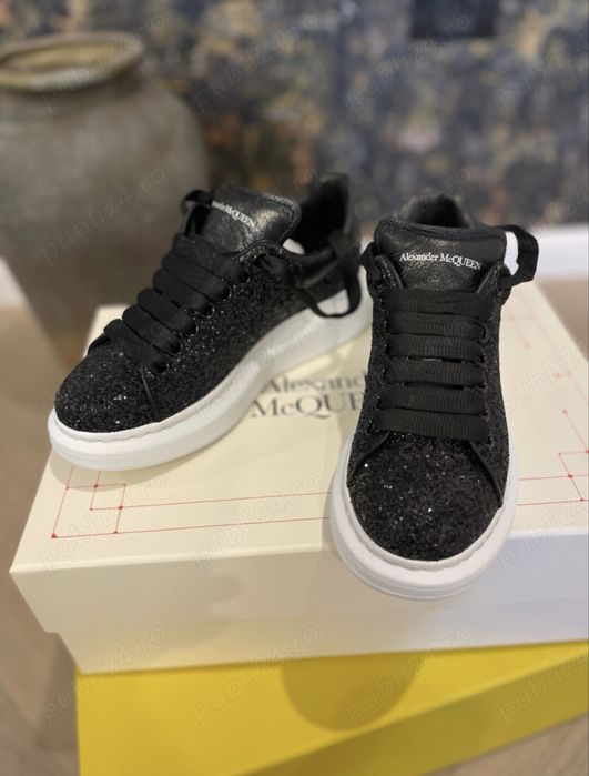 Vand Alexander McQueen