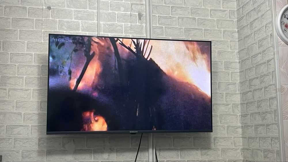 Телевизор Samsung черный