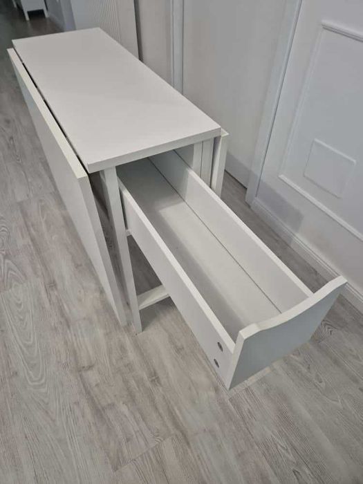 Masă albă extensibilă cu sertar – 150 cm deschisă