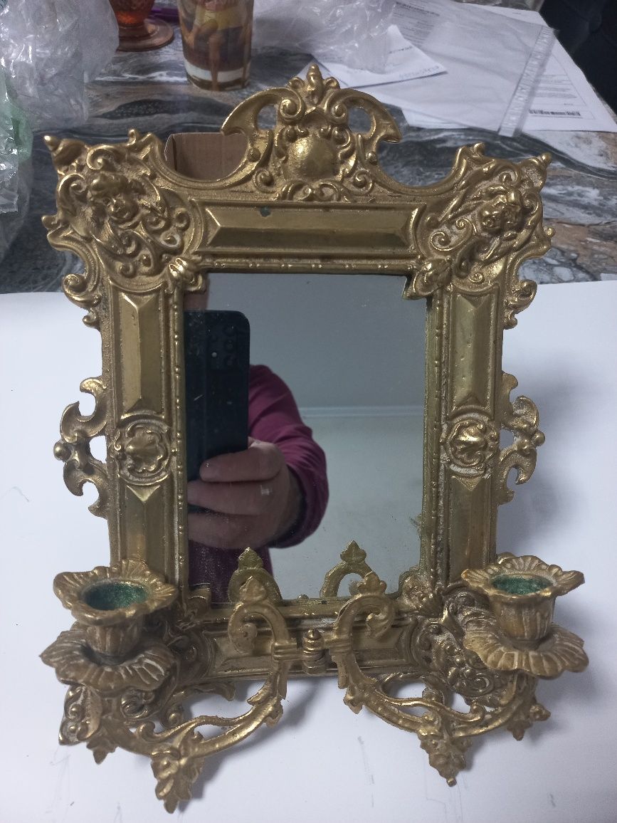 Superbă oglindă veche, din bronz  cu sfeșnice.