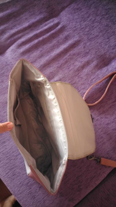 Geanta roz de vânzare