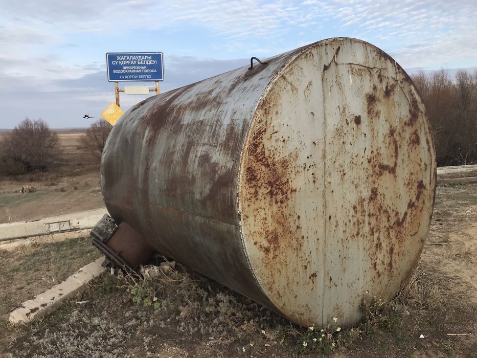 Продам емкость под ГСМ с защитой под замок люка и сливного крана