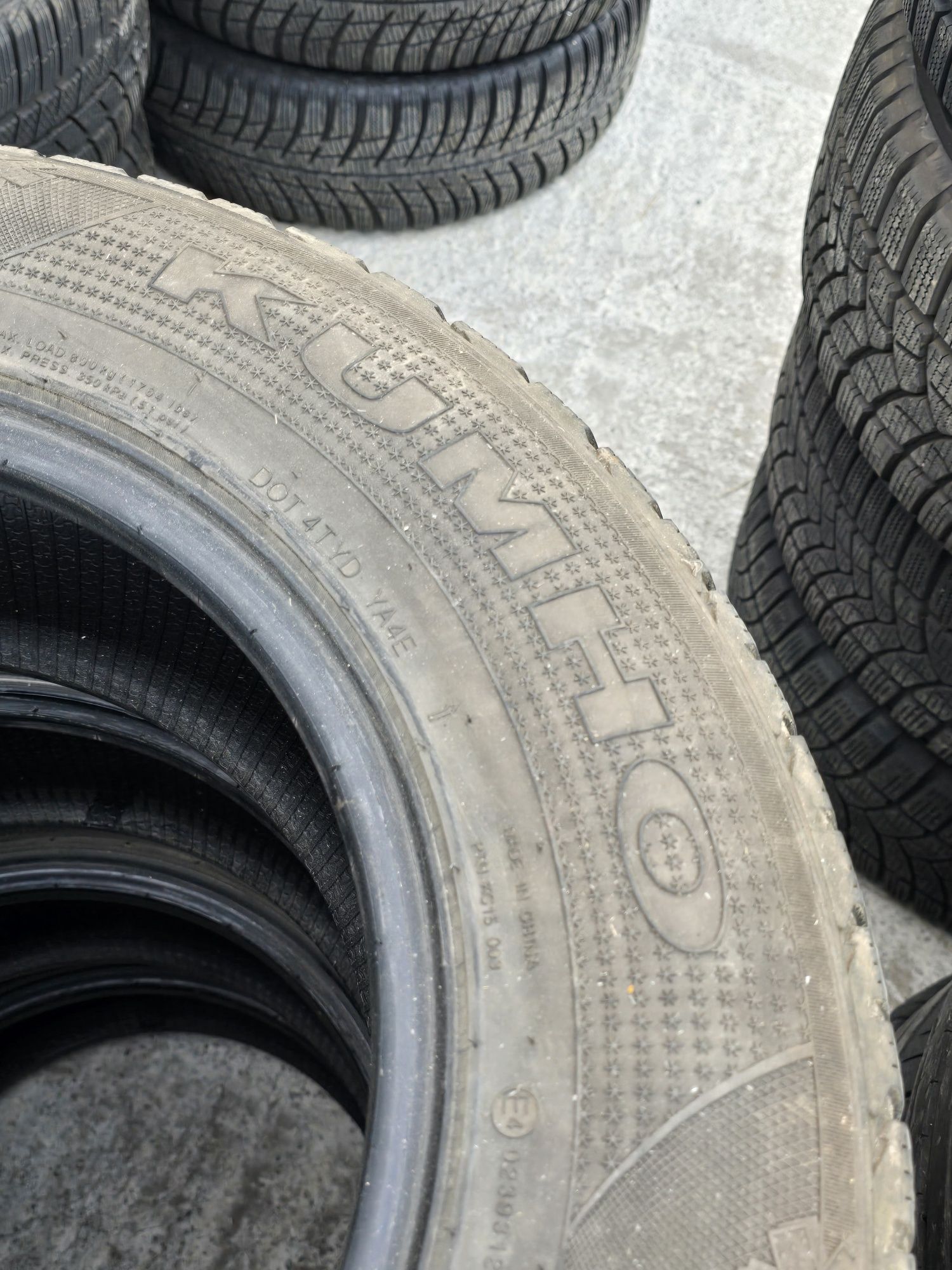 4 Броя Гуми 215/70/16 Kumho