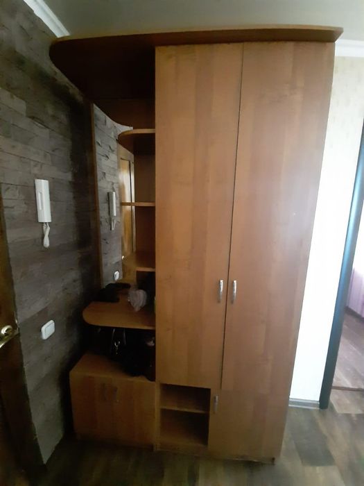 Продаю шкаф в прихожую.