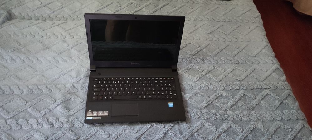 Laptop Lenovo are un up grade făcut display nou plus in loc de 4 GB  1