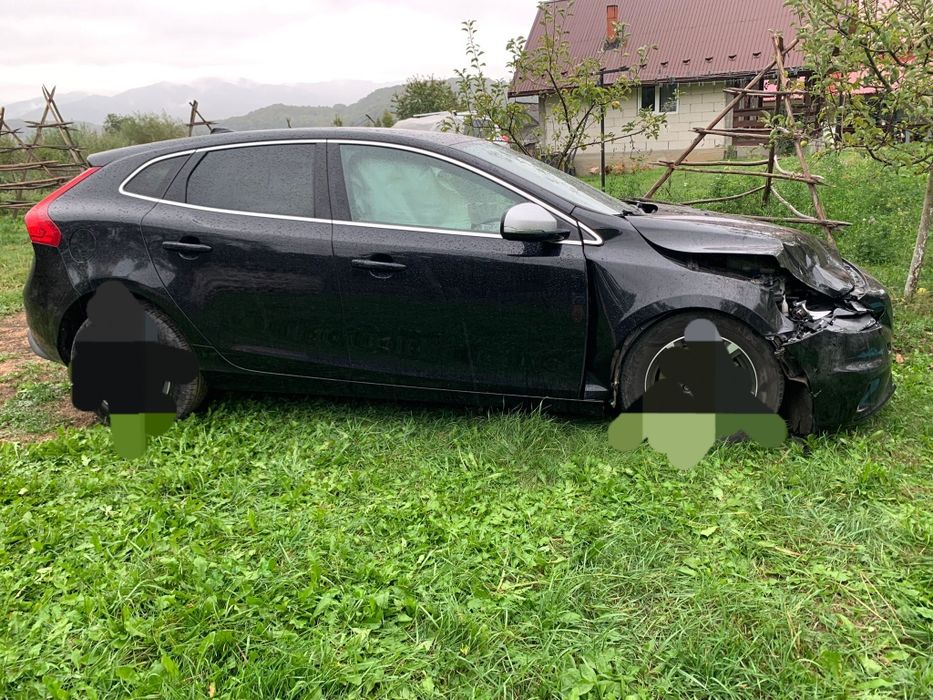 Volvo V40 R-Design 2015, accidentat,  fără motor
