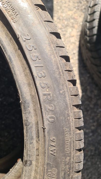 255 35 20 Dunlop 2 anvelope iarna ca noi